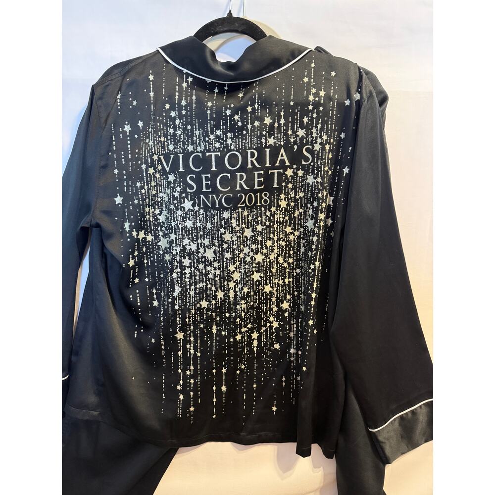 Victoria’s Secret NYC 2018 PJ Set Medium Black Satin Long Sleeve Stars Holiday